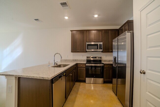 Building Photo - 907 Switchgrass Dr