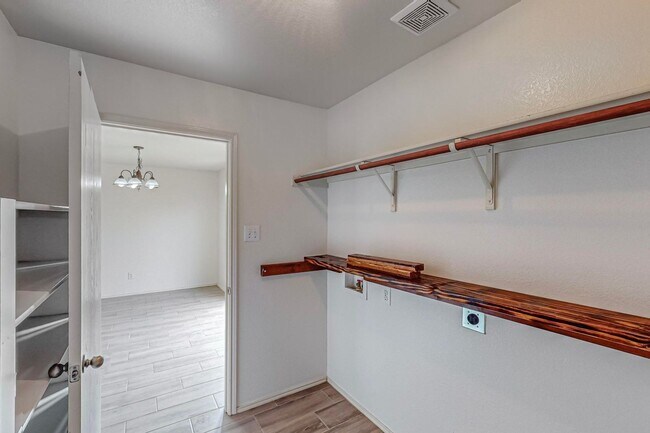 Building Photo - Adorable 3 bedroom 2 bath in Burleson Texas!