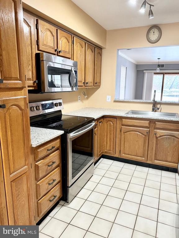 Building Photo - 101 Sarahs Ln