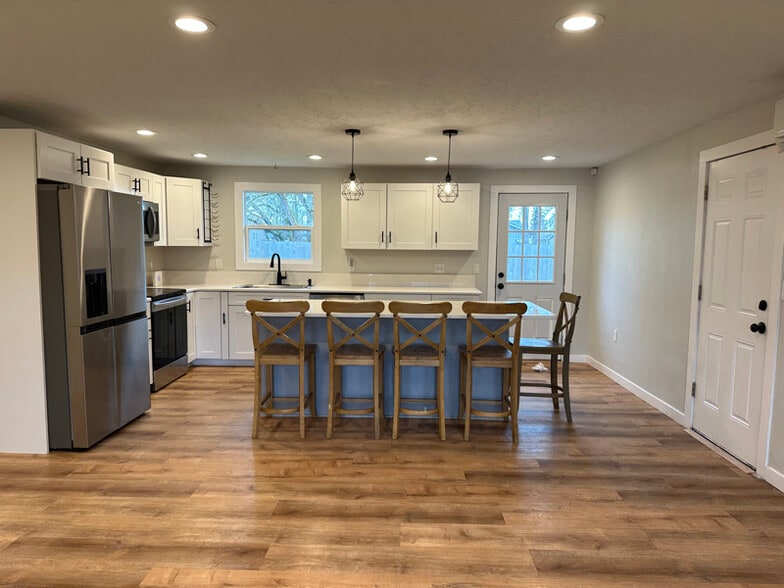 Building Photo - 570 15th St