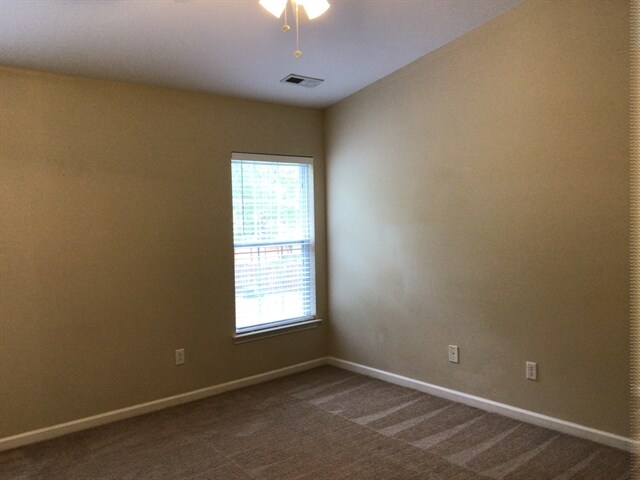 Building Photo - 250 Border Rd