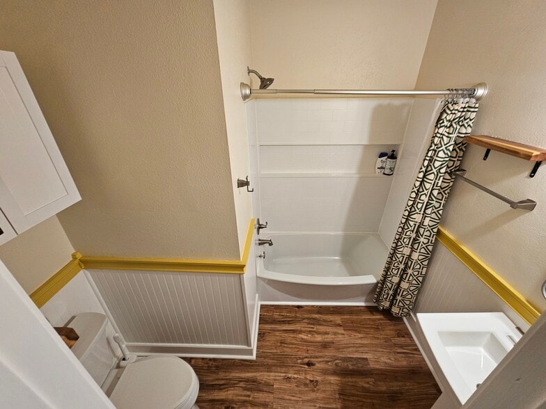 Bath 2. Attached to Bedroom 2 - 536 S Telemachus St