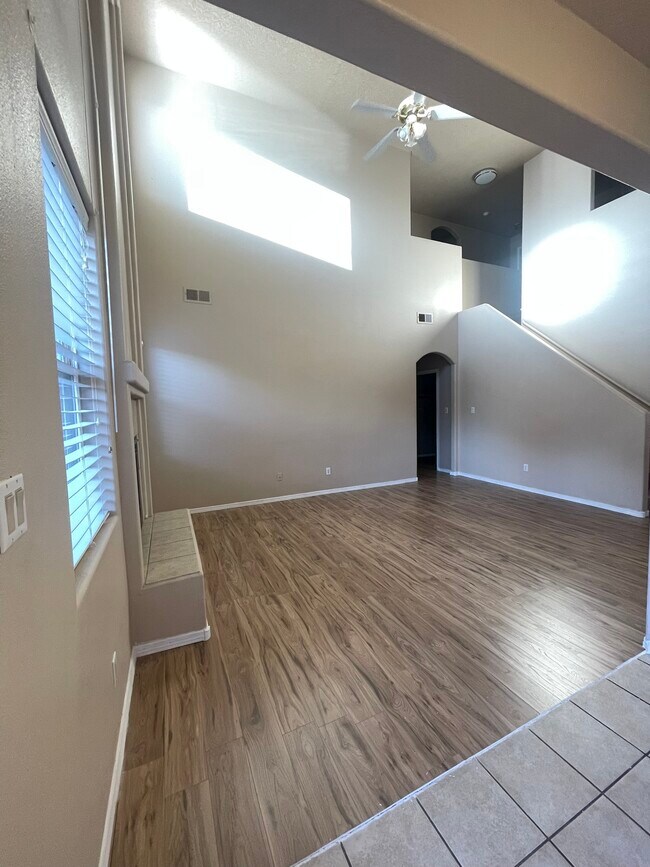 Building Photo - 919 Molten Pl NW