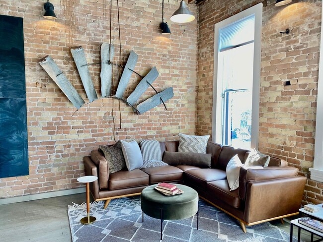 Building Photo - Modern 2BD Loft with Vintage Charm – Prime Historic Downtown Location!