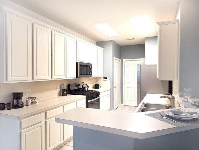 Building Photo - 6 Scenic Brook Ct