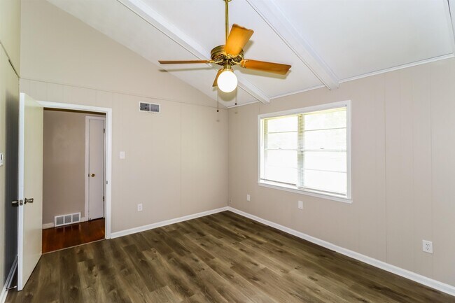 Building Photo - 1165 Finch Cove