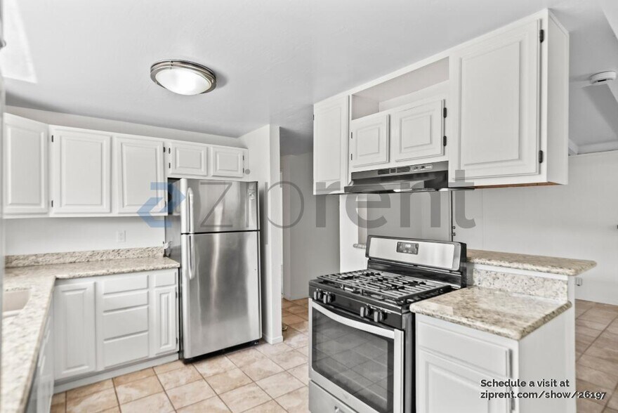Building Photo - 499 Pebble Dr