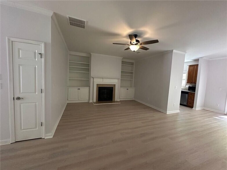 Building Photo - 1665 Southgate Mill Dr