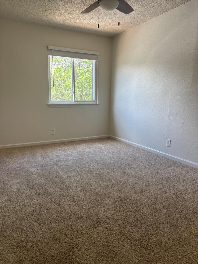 Building Photo - 6605 Danwood Dr