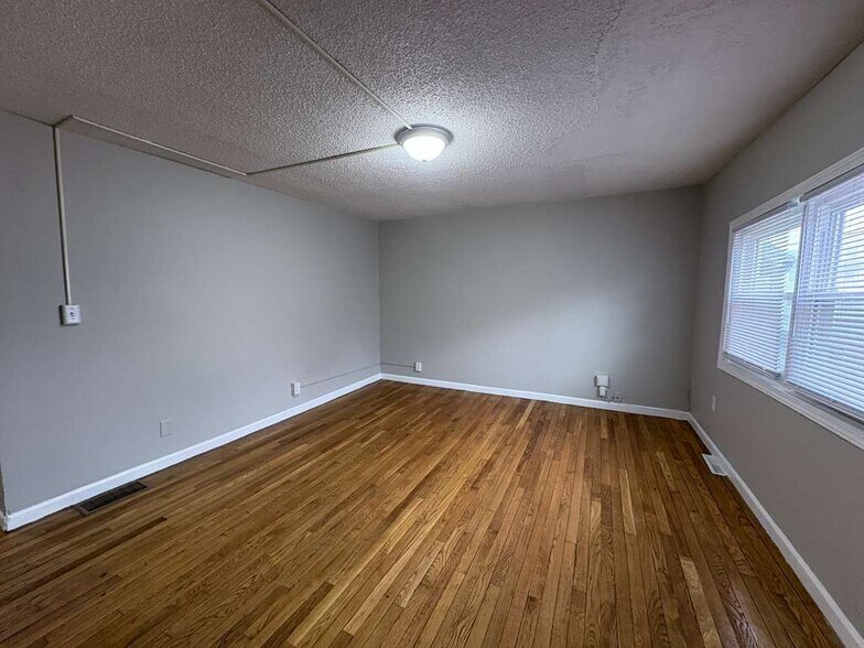 Building Photo - 24 Edgar St