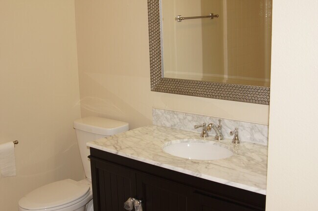 Building Photo - 5500 Bentgrass Dr
