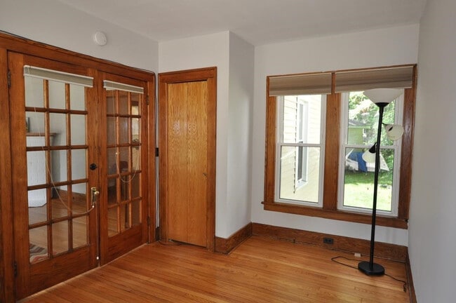 Building Photo - 921 Sylvan Ave