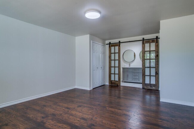 Building Photo - AGUST PRE-LEASE! Updated 4 Bedroom Near Tech Campus