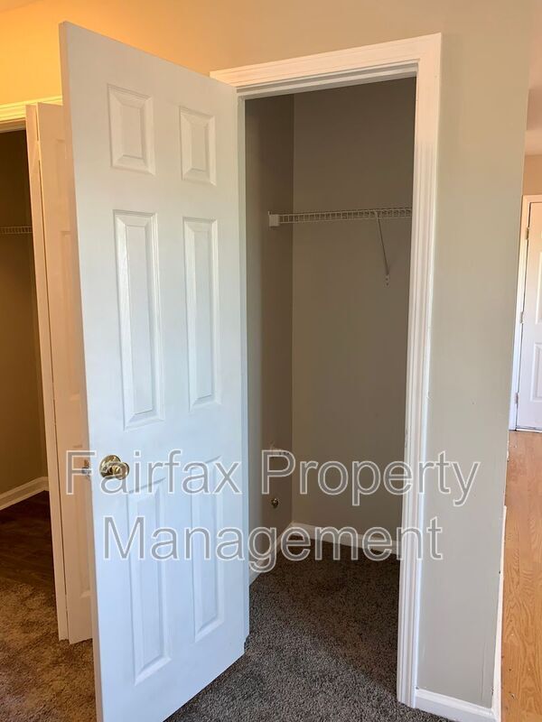 Building Photo - 1807 Fidelity Dr