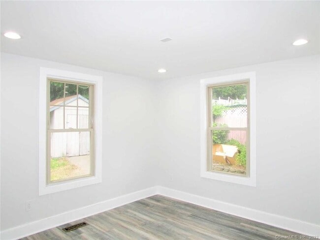 Building Photo - 93 New Harwinton Rd