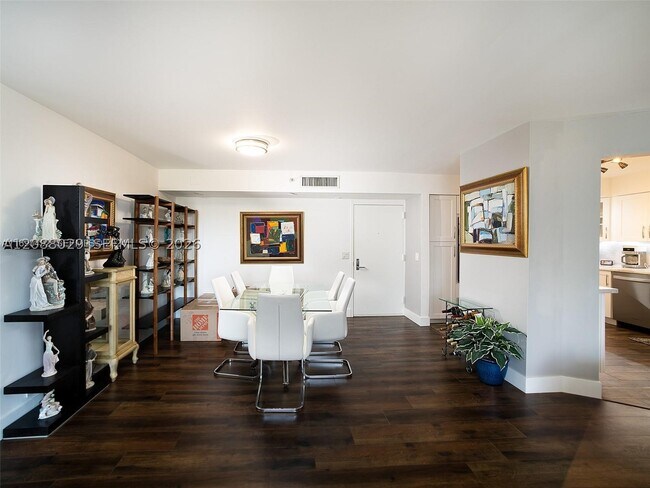 Building Photo - 3500 Mystic Pointe Dr