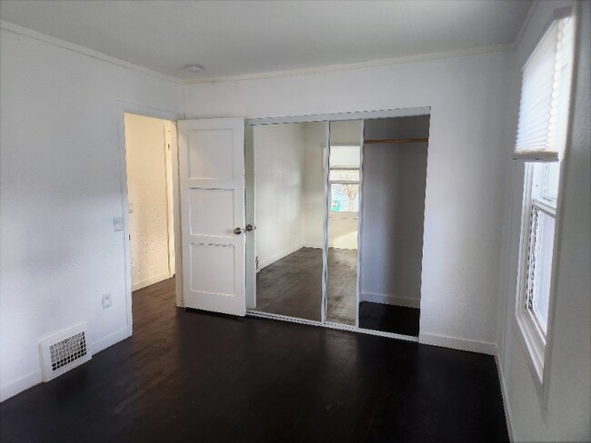 Building Photo - 320 Cullum Ave