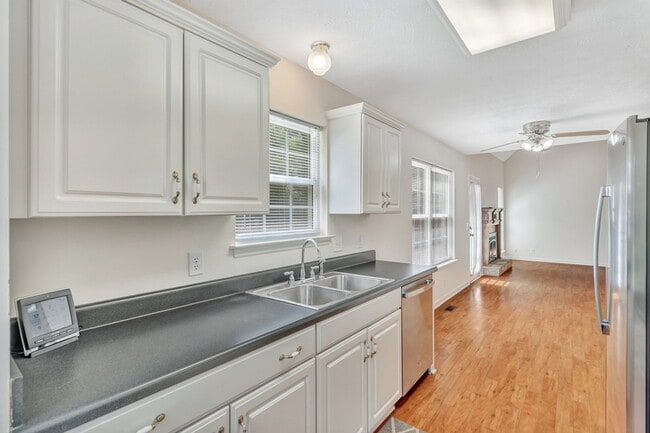 Building Photo - One acre lot with first floor suite in bea...