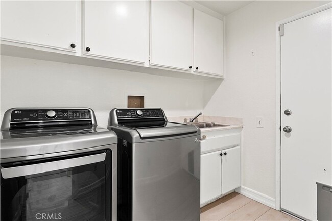 Building Photo - 28501 El Sur