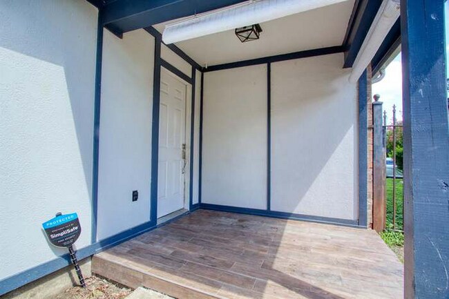 Building Photo - 2402 Summer Pl Dr