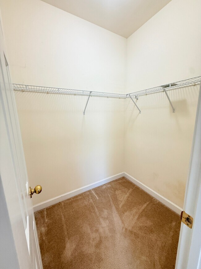 Building Photo - 1371 Hopton Cir