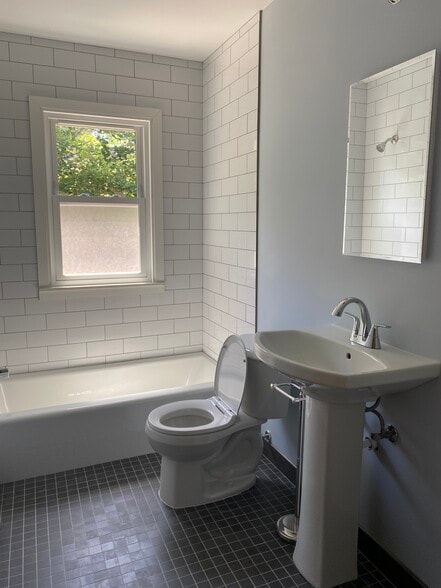 Building Photo - 309 Palomino Ln