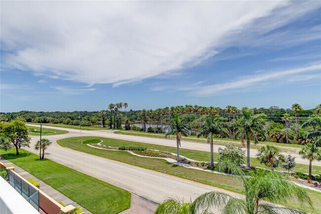 Building Photo - 1575 Pinellas Bayway S