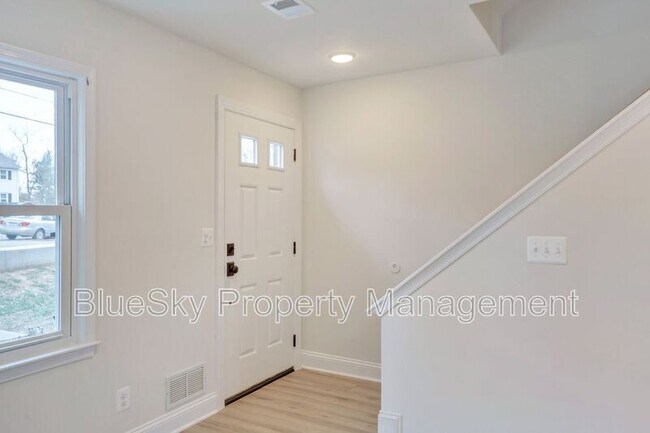 Building Photo - 253 Stribling Ave