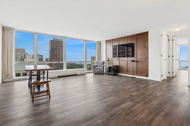 Building Photo - 330 W Diversey Pkwy
