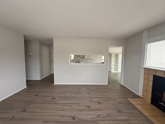 Building Photo - Single Story Home in Tanglewood with Easy ...
