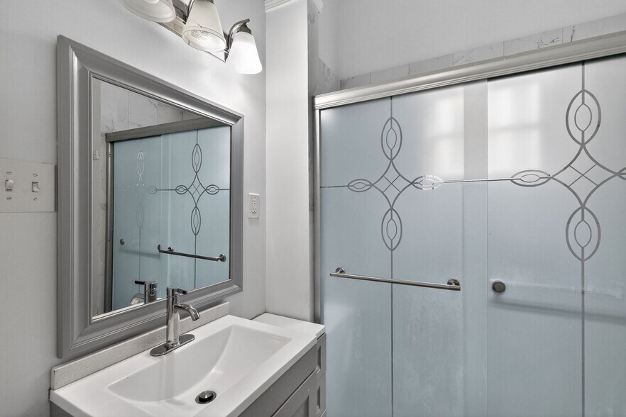 Building Photo - 321 Orleans St SE