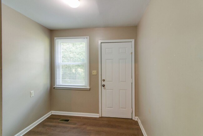 Building Photo - 430 Kelly Ln