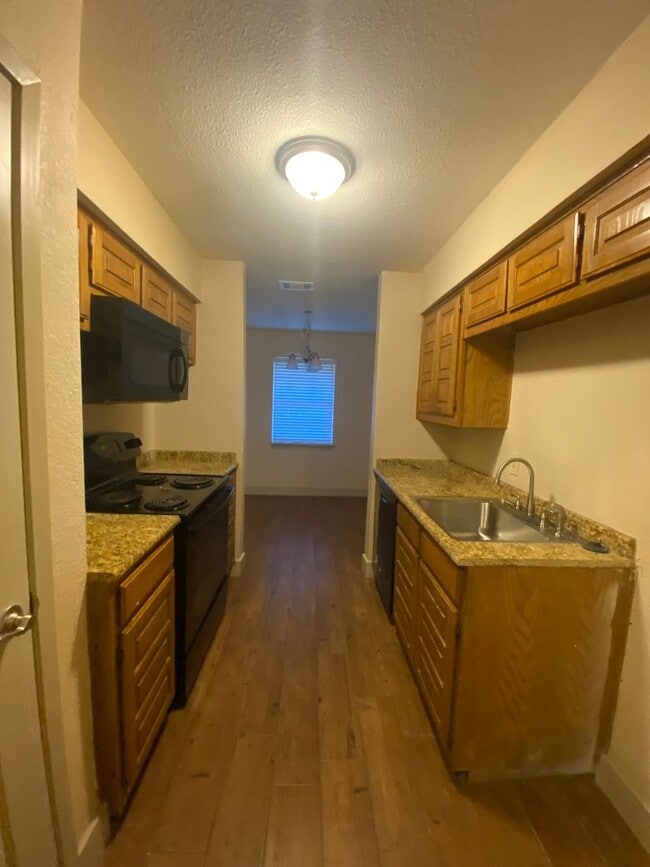Building Photo - 9291 Burbank Dr