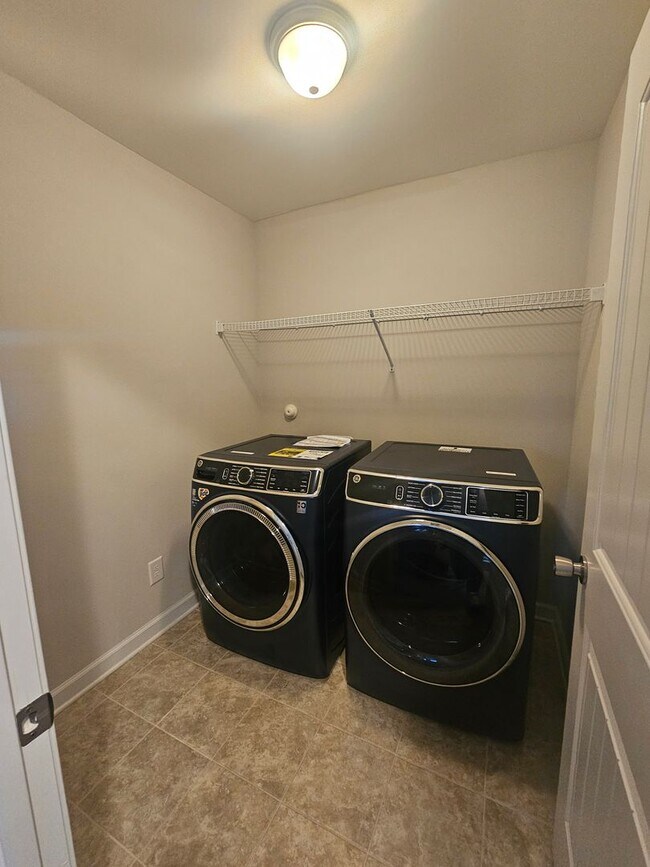 Building Photo - 4 Bedroom Home in Sneads Ferry