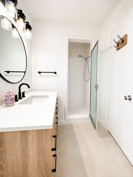 Primary Bath - 210 Wood Duck Dr