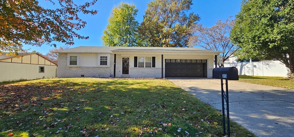 Building Photo - 313 Britanna Dr