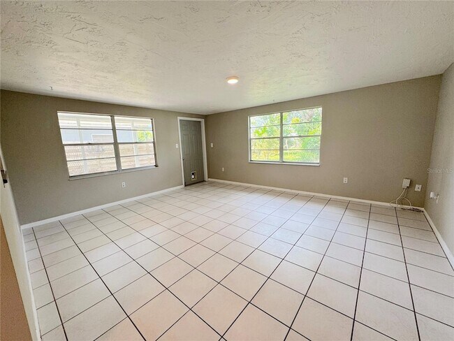 Building Photo - 3883 Hawkeye Cir