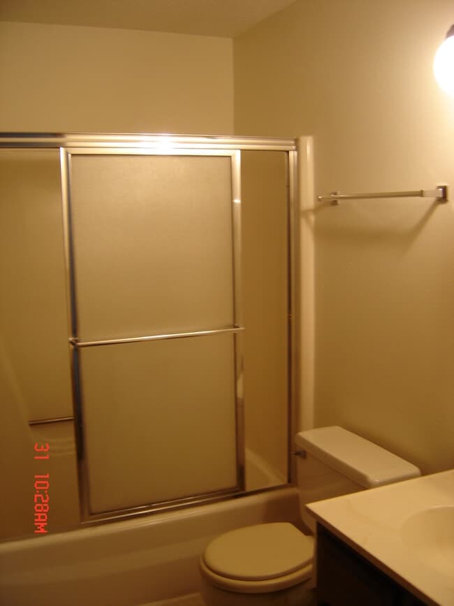 Building Photo - Rent: $1650, Cute 3 Bedroom Home