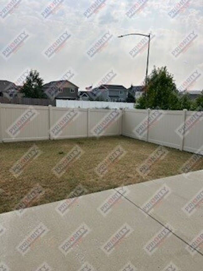 Building Photo - Spacious Home with Everything You’re Looki...