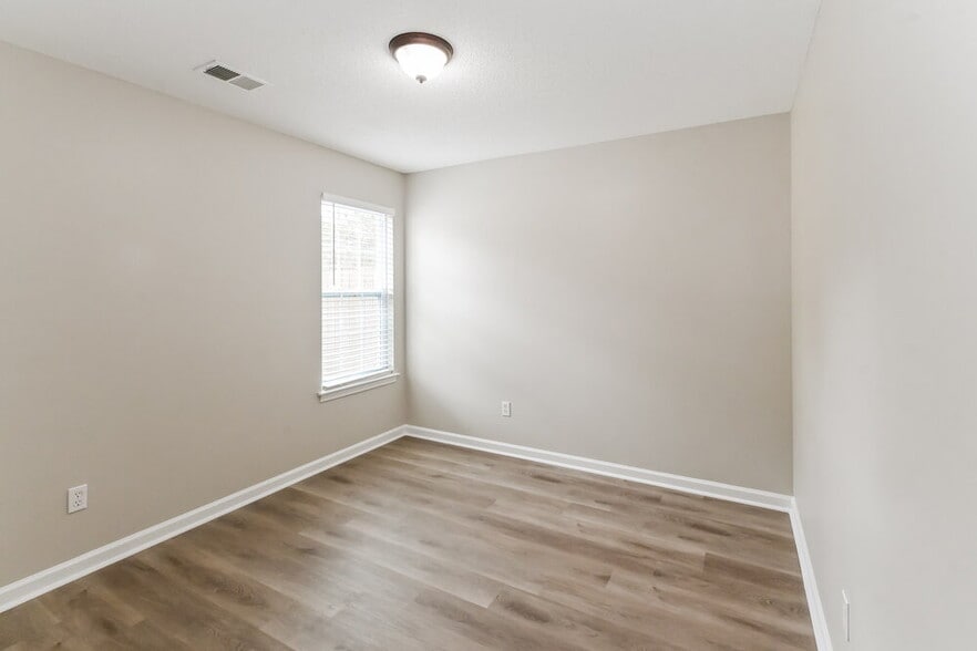 Building Photo - 7045 Kings Crown Dr