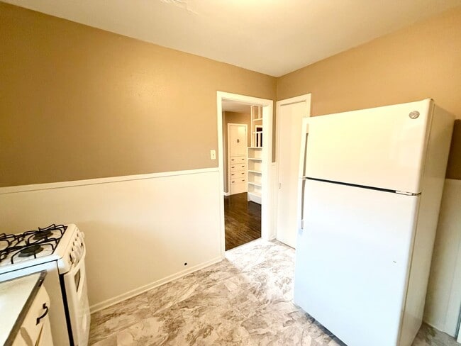 Building Photo - Beautiful 1 bedroom duplex in the heart of it all.