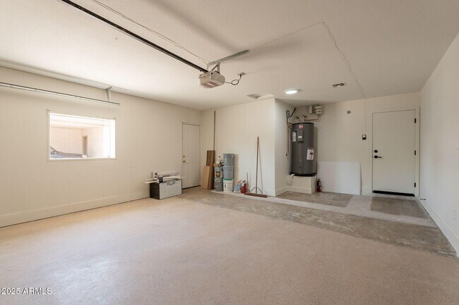 Building Photo - 1530 E Alameda Dr