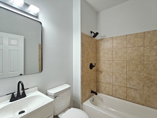 Building Photo - 344 N Redfield St