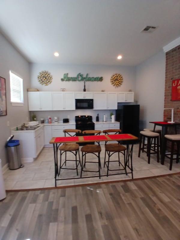 Building Photo - 1700 Frenchmen St