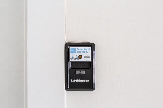 Building Photo - 715 W Vincent Dr