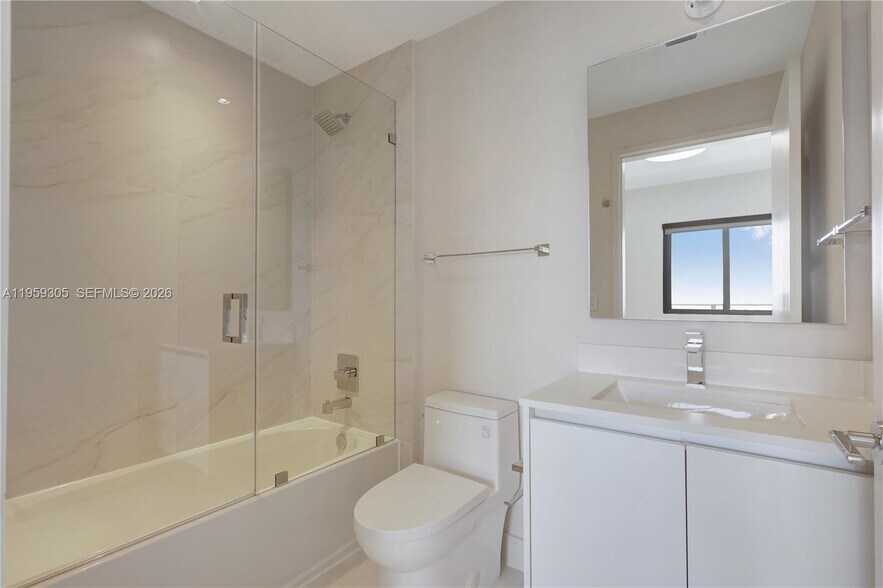 Building Photo - 700 NE 24th St