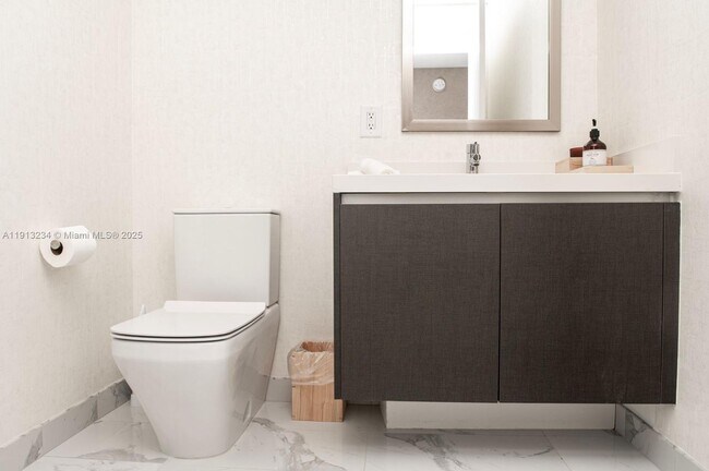 Building Photo - 851 NE 1st Ave