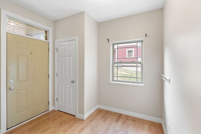 Building Photo - $2,500 | 4 Bedroom, 3.5 Bathroom Multi Flo...