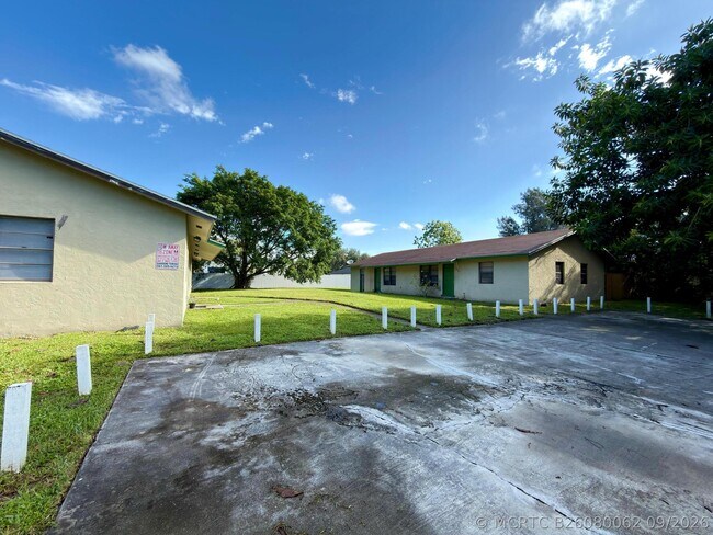 Building Photo - 4885 Badger Rd