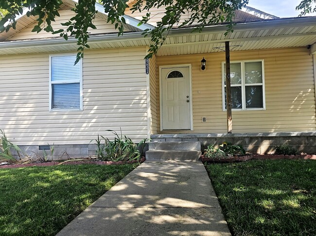 Front Porch - 2231 S Willard Ave